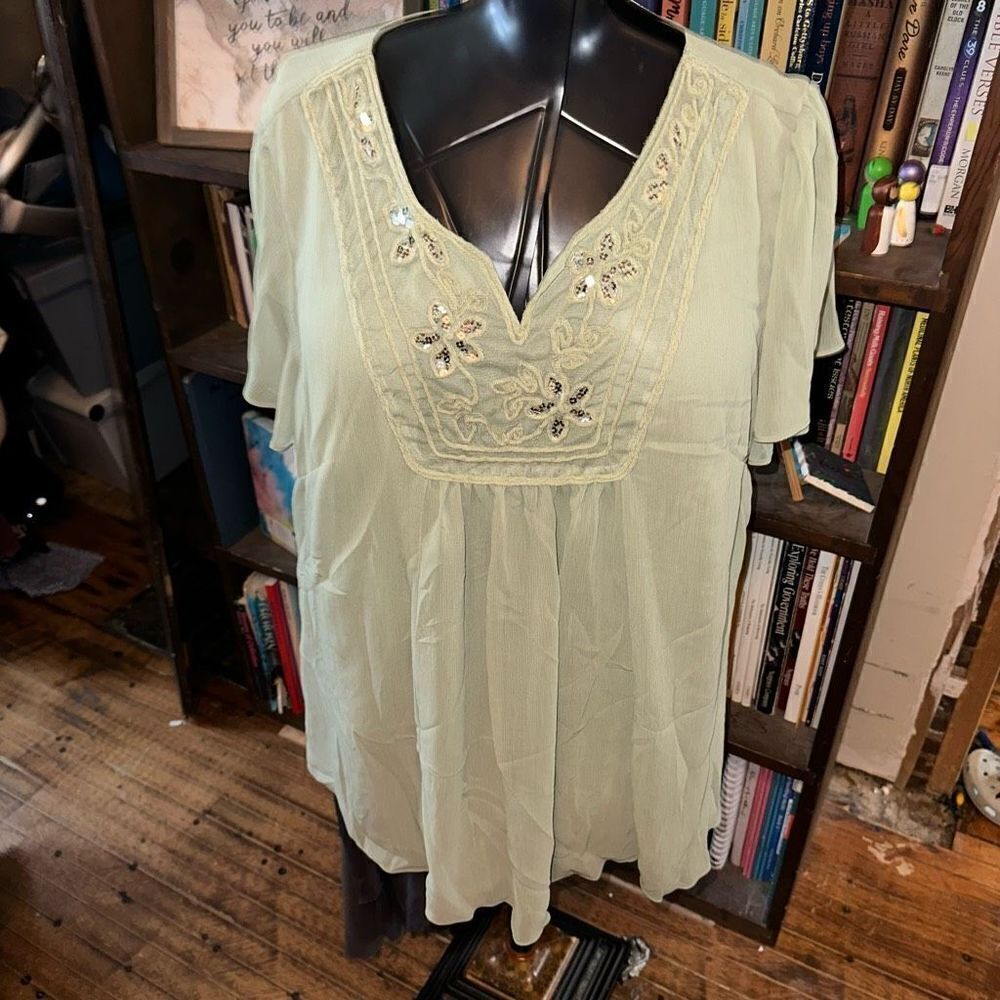 Lane Bryant sage green bling embroidered flowy 14/16 blouse